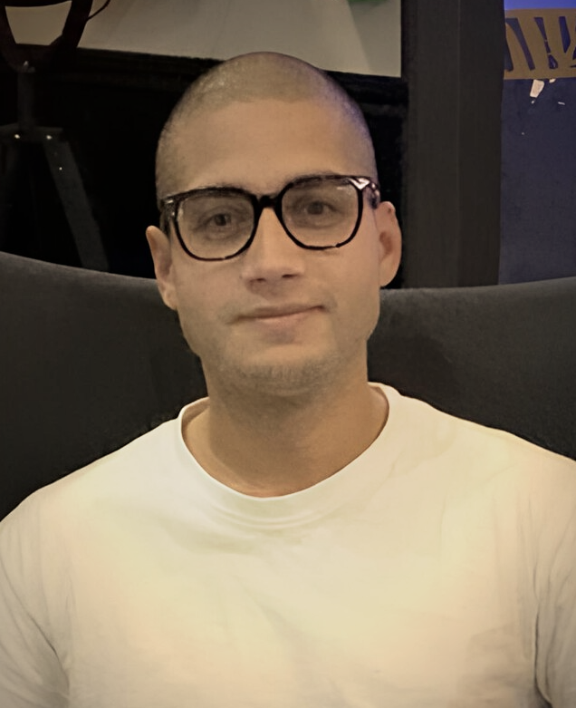 Portrait de Ionut Guimont, développeur web et administrateur système